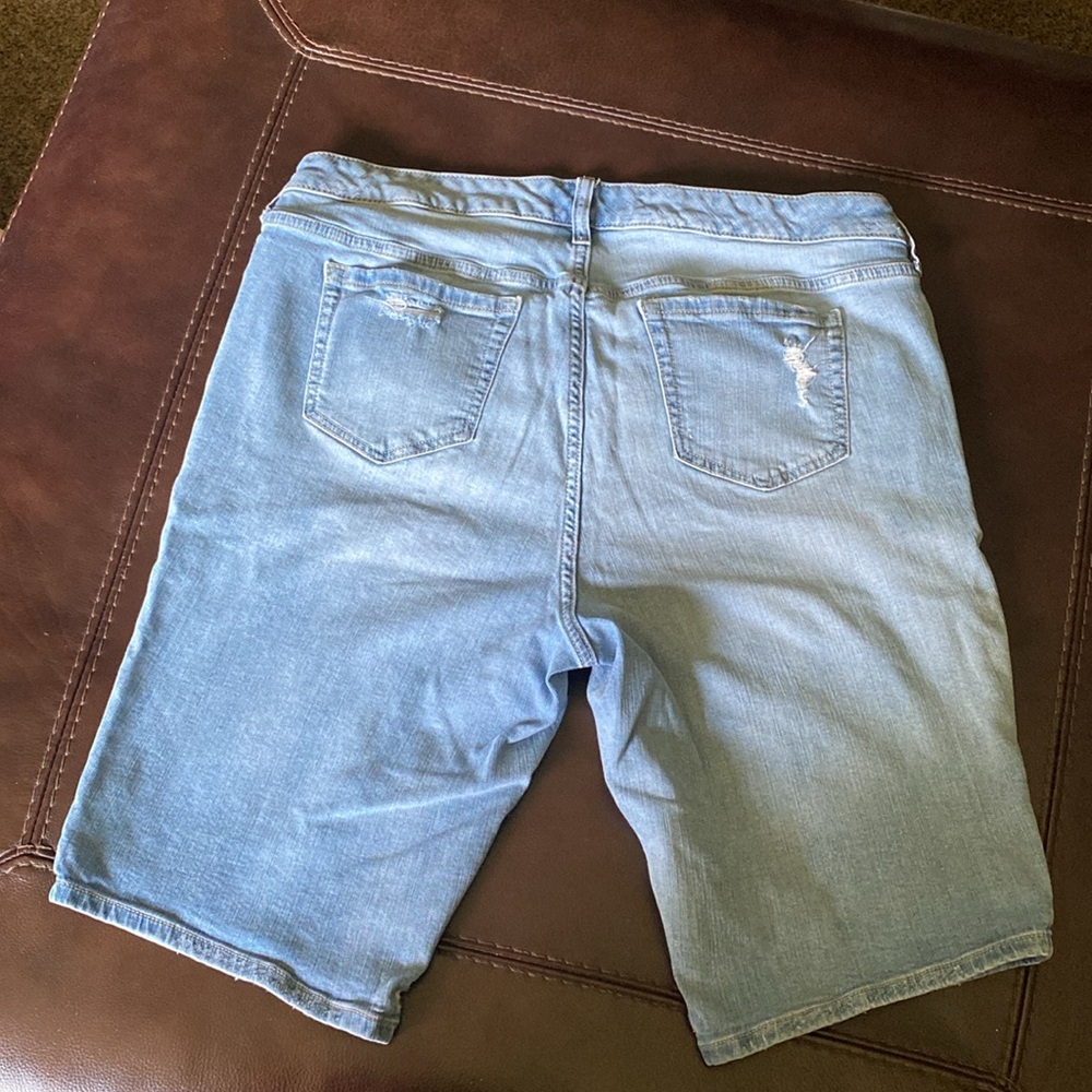 Torrid - Picture 2 of 4